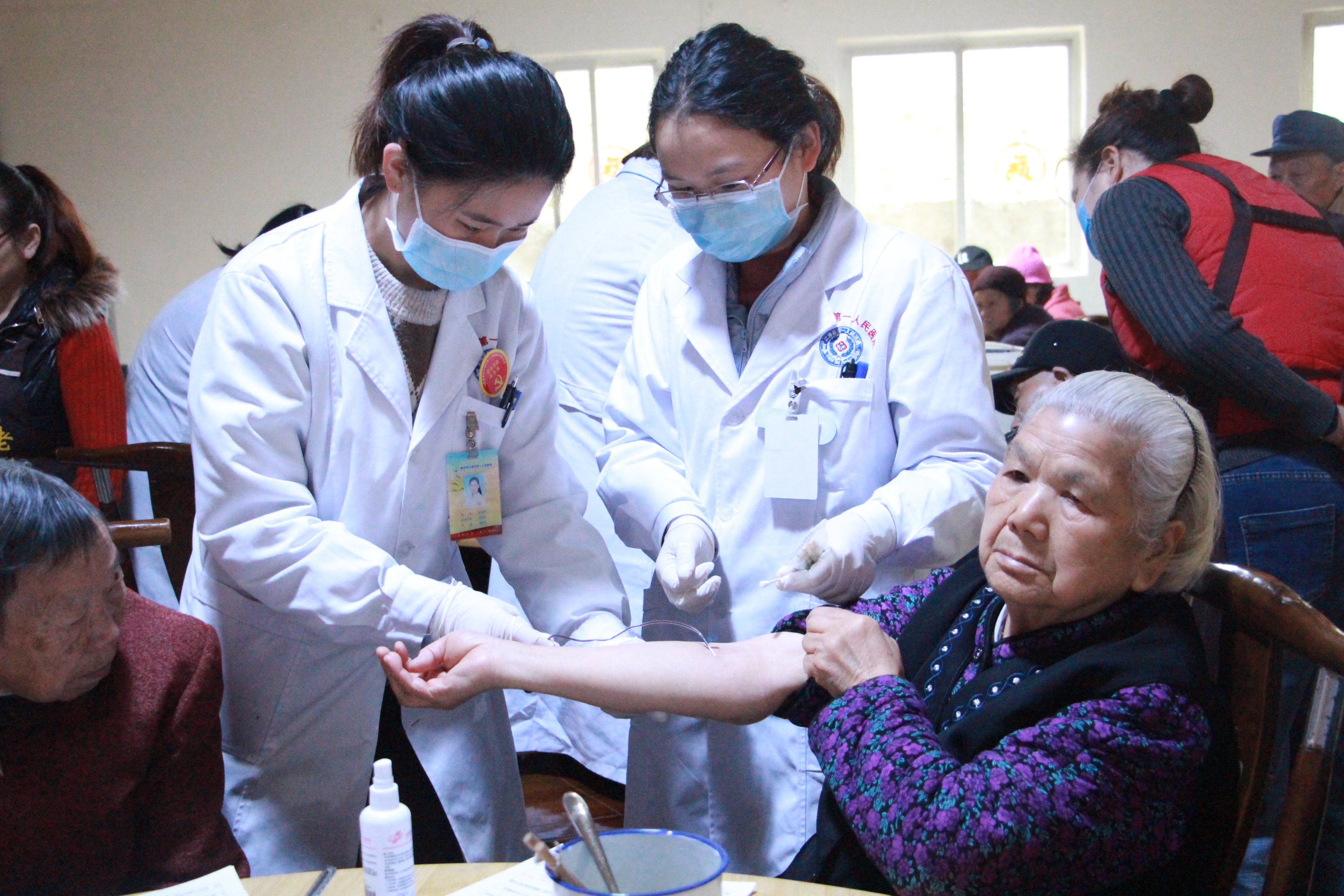 双福街道医疗志愿服务情暖老人心——江津新时代文明实践中心医疗服务纪实